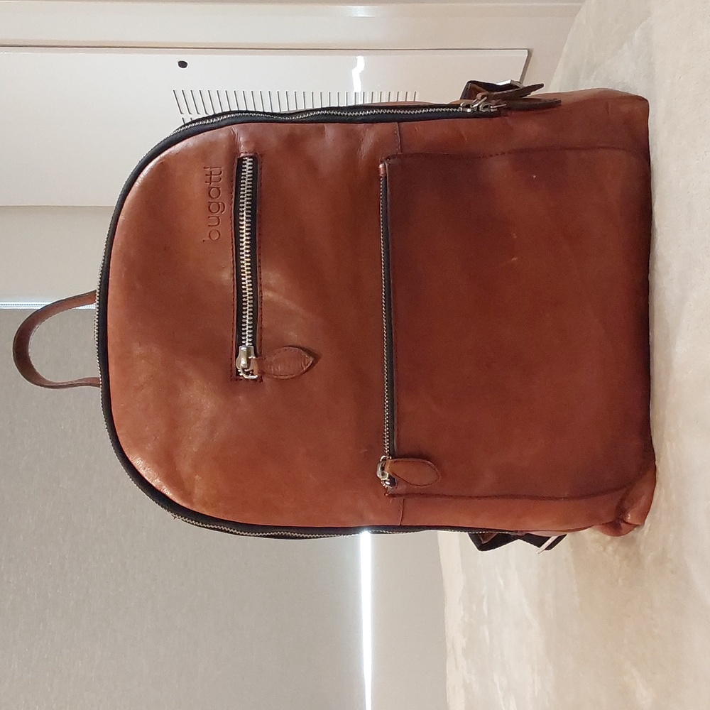 Bugatti Mens leather backpack. - Picture 3 of 16